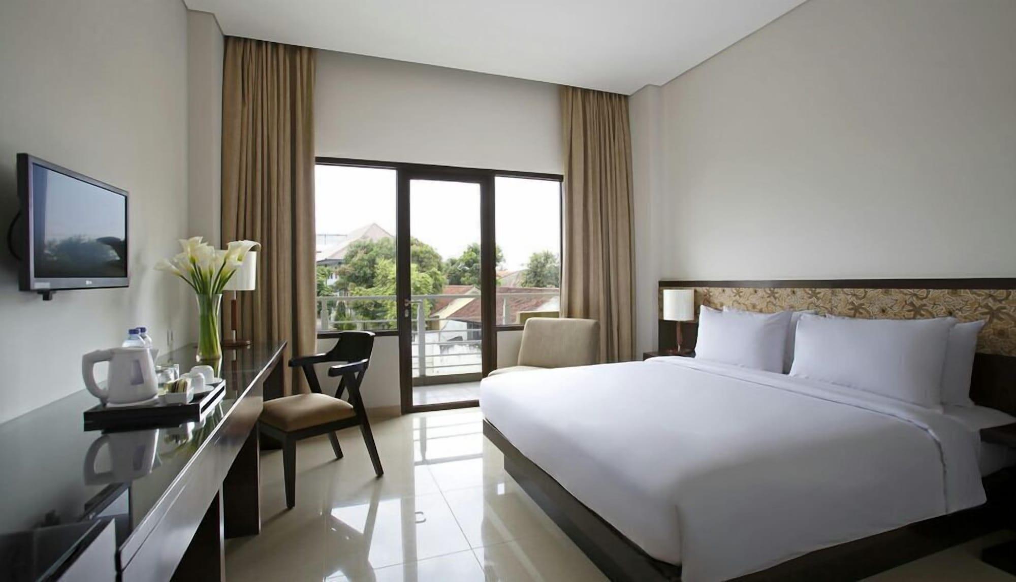 Hotel Surya Yudha Purwokerto Buitenkant foto