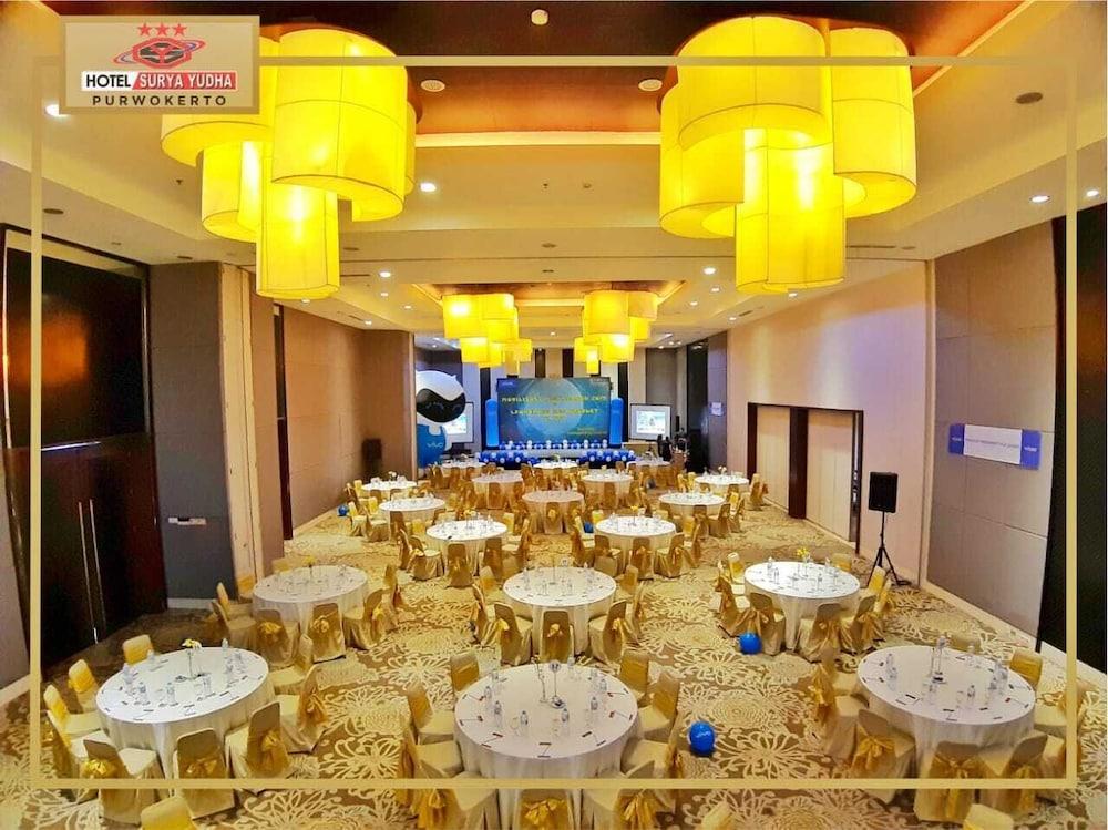 Hotel Surya Yudha Purwokerto Buitenkant foto