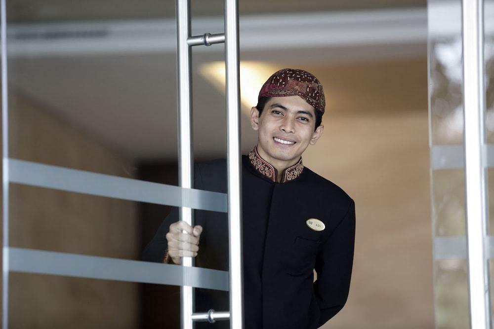 Hotel Surya Yudha Purwokerto Buitenkant foto