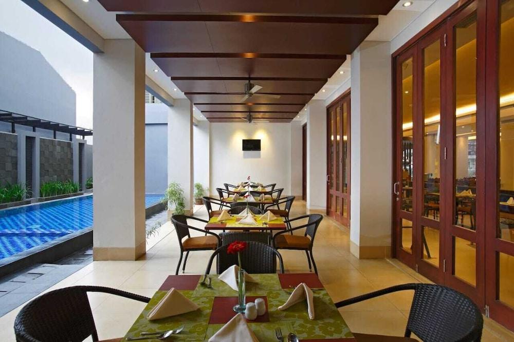 Hotel Surya Yudha Purwokerto Buitenkant foto