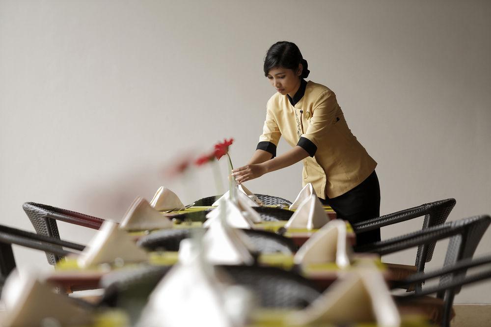 Hotel Surya Yudha Purwokerto Buitenkant foto