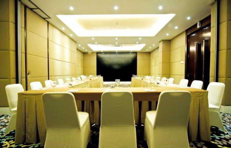 Hotel Surya Yudha Purwokerto Buitenkant foto