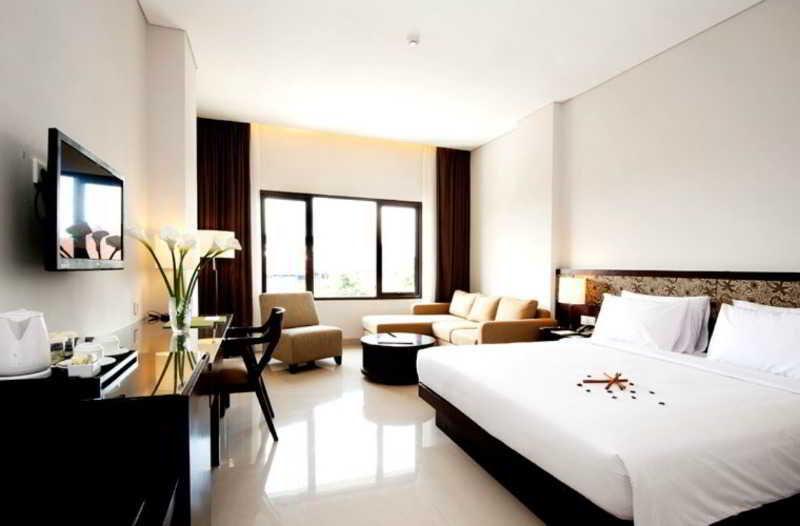 Hotel Surya Yudha Purwokerto Buitenkant foto
