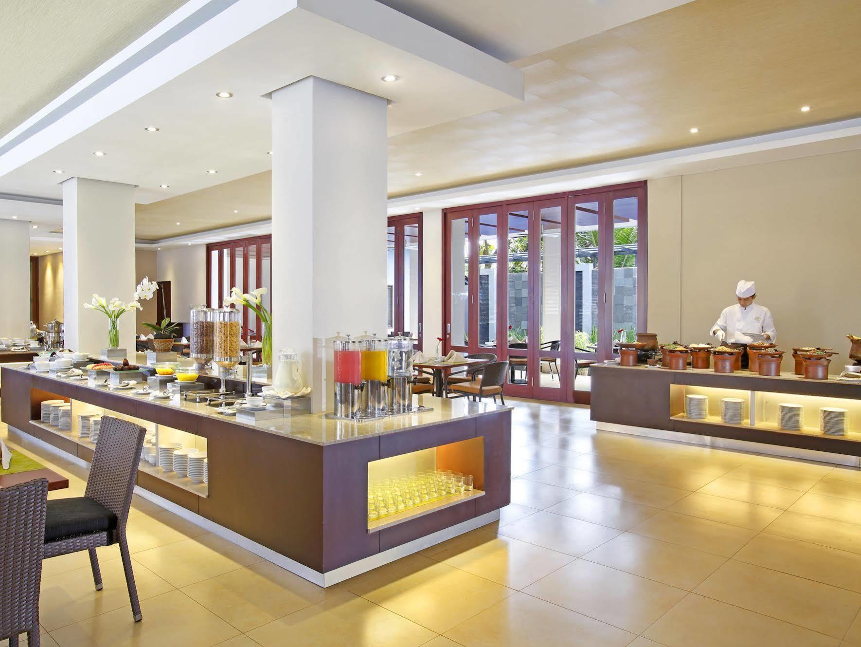 Hotel Surya Yudha Purwokerto Buitenkant foto