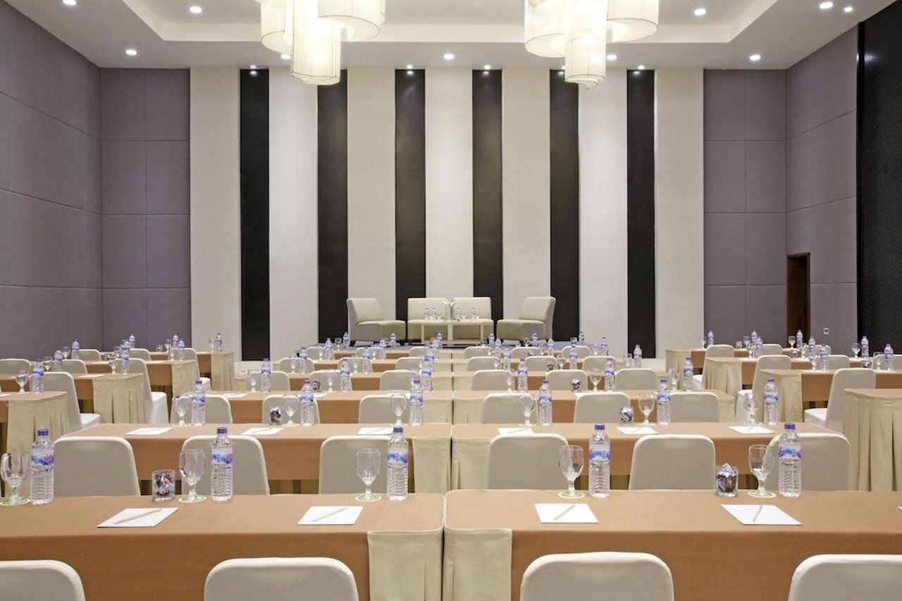 Hotel Surya Yudha Purwokerto Buitenkant foto